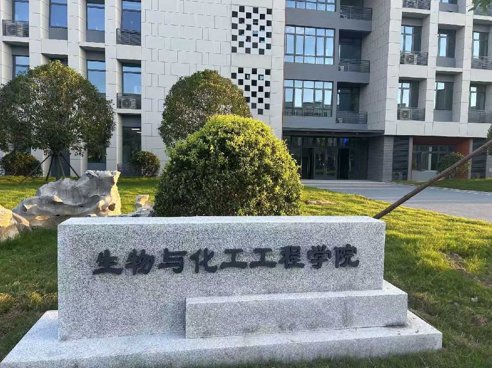 宜君县扬州职业大学体育场高杆灯项目